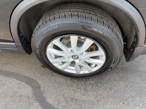Used 2019 Nissan Rogue SV AWD/4WD image 42