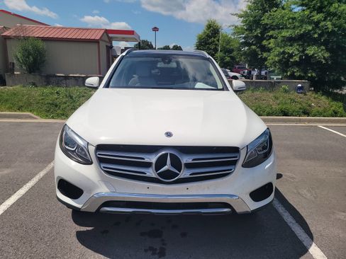 Used 2018 Mercedes-Benz GLC 300 4MATIC image 2