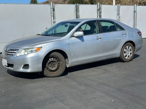 Used 2010 Toyota Camry LE FWD image 1
