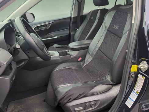Used 2022 Toyota RAV4 XLE AWD/4WD image 9