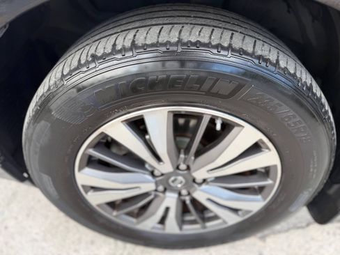 Used 2017 Nissan Pathfinder SL FWD image 29