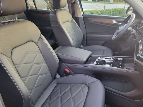 Used 2026 Volkswagen Atlas SE FWD image 11