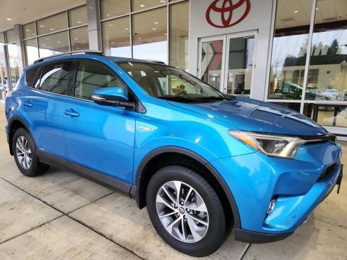 Certified 2018 Toyota RAV4 XLE image 4