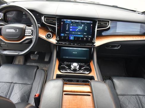 Used 2022 Jeep Grand Wagoneer Series III image 18