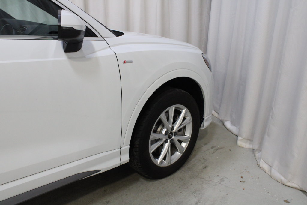 Used 2024 Audi Q3 2.0T Premium w/ Convenience Package AWD/4WD image 28