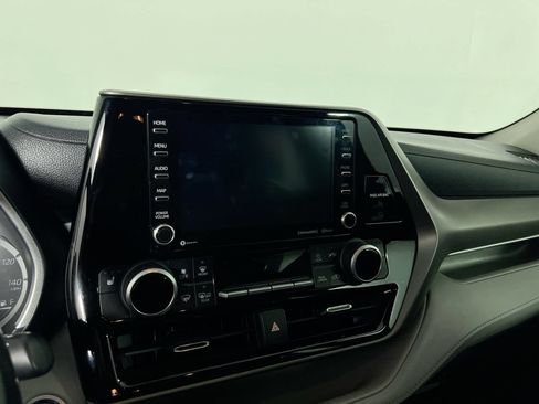 Used 2021 Toyota Highlander XLE FWD image 20