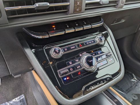 Used 2021 Lincoln Corsair Reserve image 21