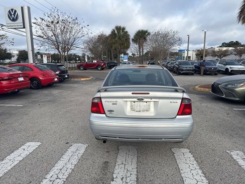 Used 2005 Ford Focus ZX4 Sedan image 5