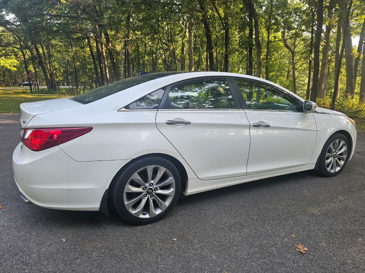 Used 2012 Hyundai Sonata Limited FWD image 2