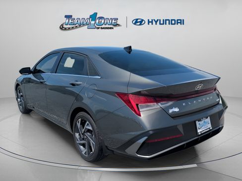 Used 2025 Hyundai Elantra Limited FWD image 6