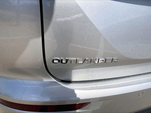 Used 2023 Mitsubishi Outlander ES FWD image 59