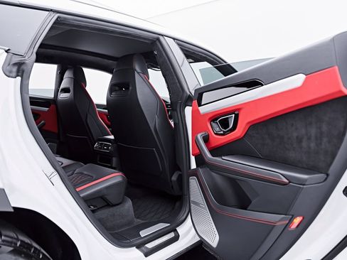 Used 2023 Lamborghini Urus S AWD/4WD image 34