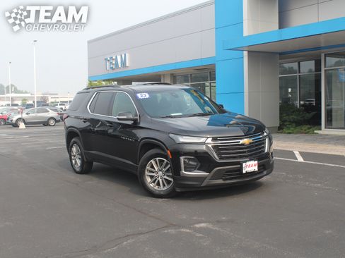 Used 2023 Chevrolet Traverse LT w/ Rear Camera Mirror Package AWD/4WD image 2