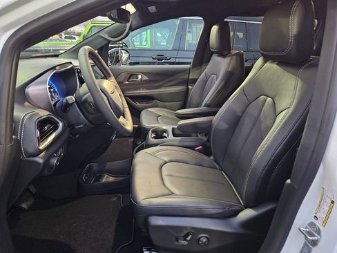 New 2026 Chrysler Pacifica Select image 14