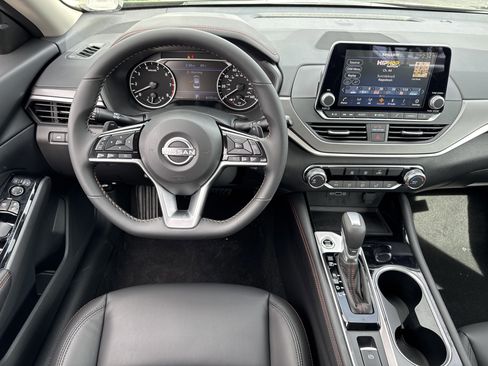 New 2025 Nissan Altima 2.5 SR image 14