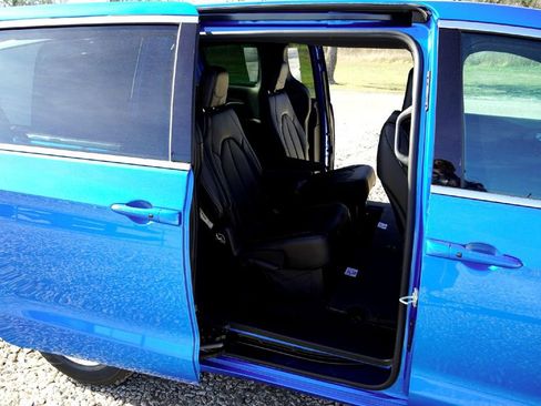 New 2026 Chrysler Pacifica Select image 21