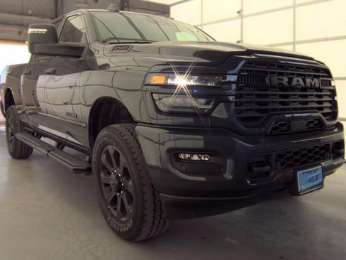 Used 2025 RAM 2500 Big Horn AWD/4WD image 1