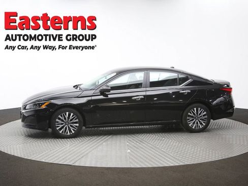Used 2025 Nissan Altima 2.5 SV image 58