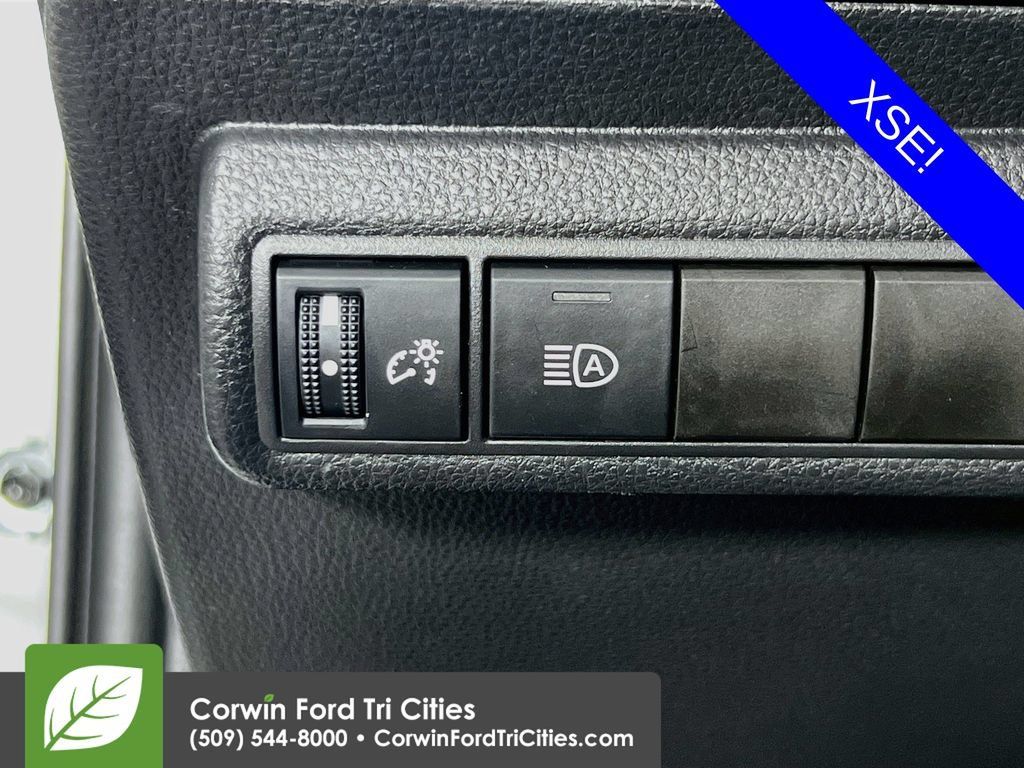 Used 2025 Toyota Corolla XSE FWD image 19