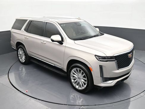 Certified 2022 Cadillac Escalade Premium Luxury RWD image 18