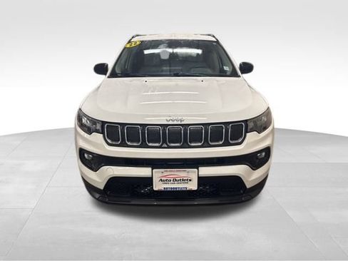 Used 2022 Jeep Compass Latitude image 2