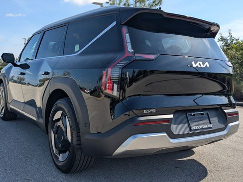 Certified 2026 Kia EV9 Wind image 7