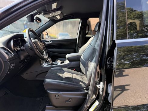 Used 2022 Jeep Grand Cherokee Laredo X AWD/4WD image 9