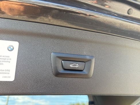 Used 2022 BMW iX xDrive50 w/ Premium Package image 31