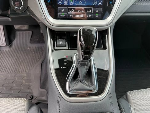 Used 2025 Subaru Outback Premium AWD/4WD image 30