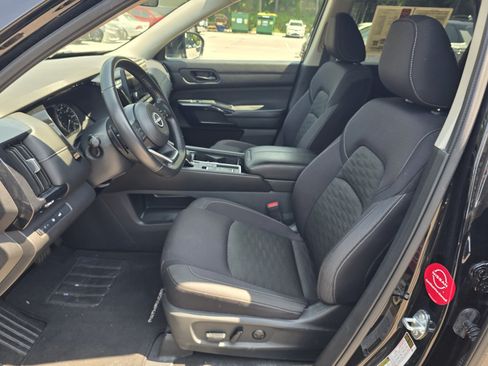 Used 2025 Nissan Pathfinder SV FWD image 13