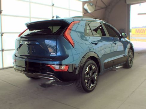 Used 2024 Kia Niro Wind w/ Wind Preserve Package FWD image 2