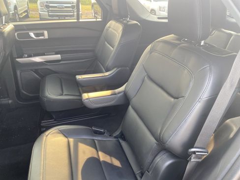 Used 2022 Ford Explorer XLT w/ Equipment Group 202A image 17