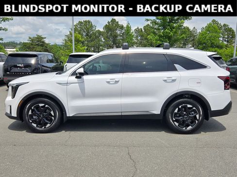 Used 2025 Kia Sorento S w/ Panoramic Sunroof Package FWD image 4