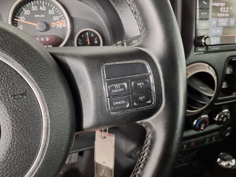 Used 2017 Jeep Wrangler Unlimited Sahara image 14