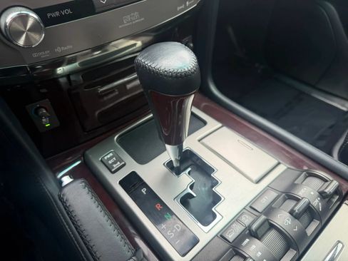 Used 2014 Lexus LX 570 4WD w/ Luxury Package image 17