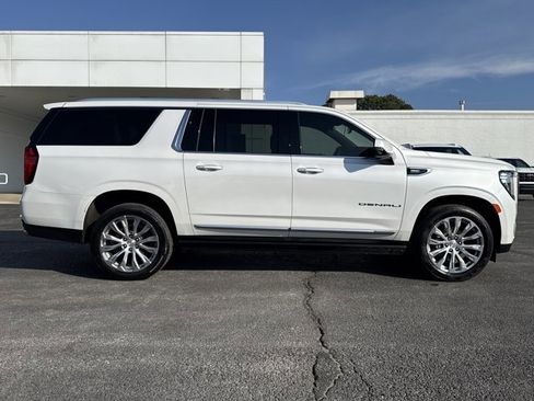Used 2022 GMC Yukon XL Denali image 2