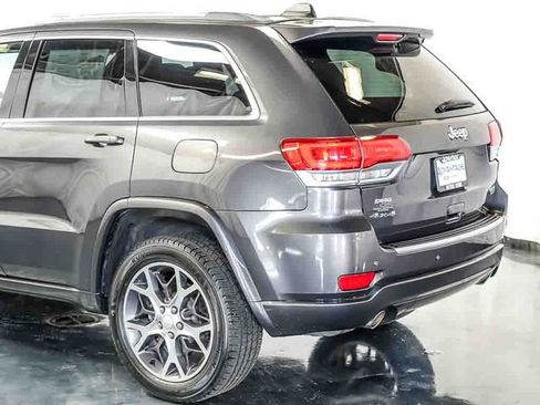 Used 2018 Jeep Grand Cherokee Limited AWD/4WD image 10