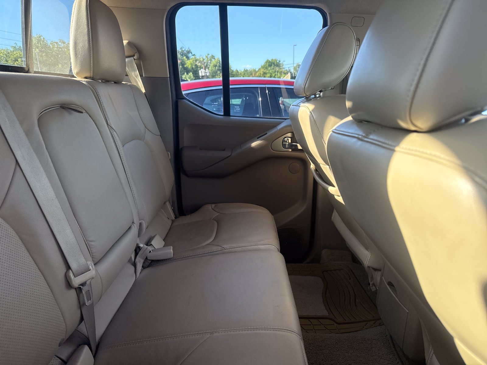 Used 2016 Nissan Frontier SL w/ Moonroof Package RWD image 7