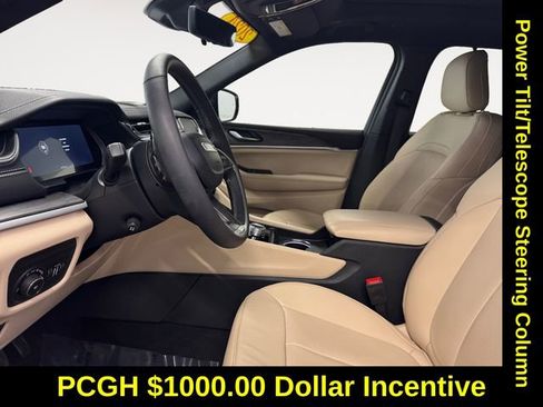 Used 2024 Jeep Grand Cherokee Limited w/ Luxury Tech Group II image 8