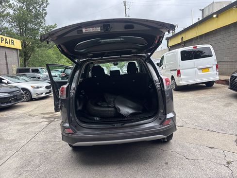 Used 2018 Toyota RAV4 XLE FWD image 16