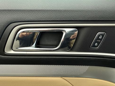 Used 2017 Ford Explorer XLT w/ Equipment Group 202A image 23