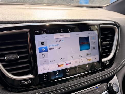 New 2026 Chrysler Pacifica Select image 20