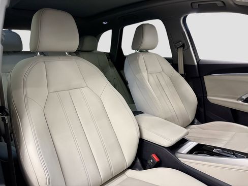 Certified 2025 Audi Q5 Premium w/ Convenience Package image 15