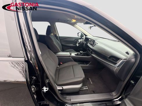 Used 2024 Nissan Rogue S image 35