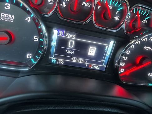 Used 2018 Chevrolet Suburban Premier image 6