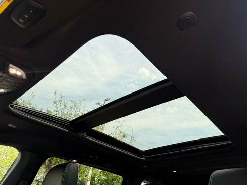 Used 2022 Chrysler Pacifica Limited w/ S Appearance Package image 8