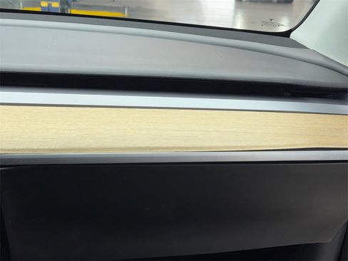 Used 2021 Tesla Model Y Long Range image 19