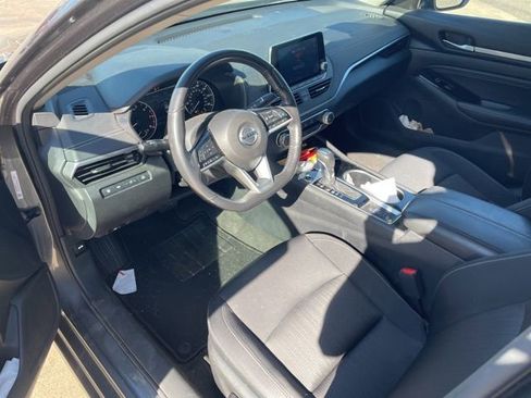 Used 2022 Nissan Altima 2.5 SV w/ SV Premium Package image 9