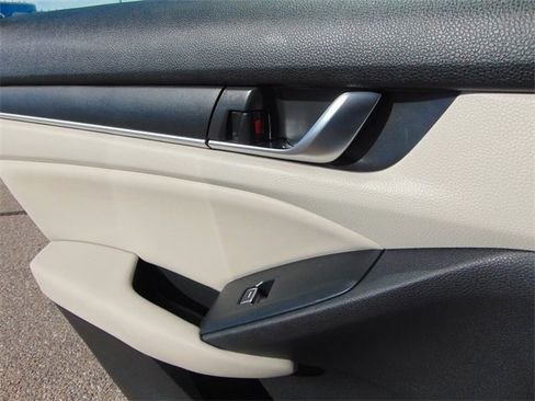 Used 2018 Honda Accord EX image 24