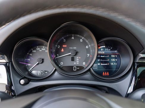 Used 2025 Porsche Macan image 17